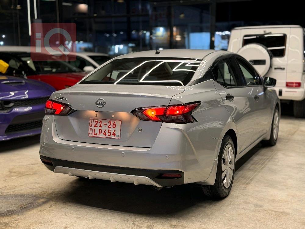 نيسان فيرسا